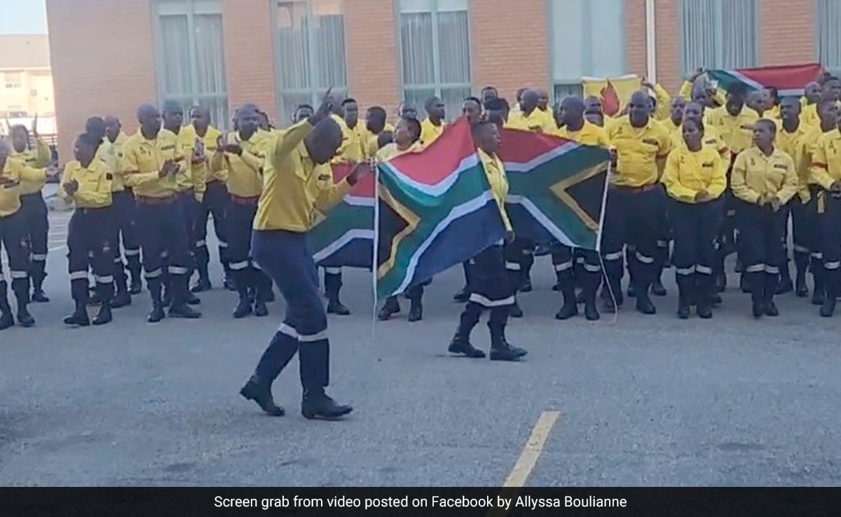 "Bless Every One Of Them": South African Firefighters Sing, Dance In Canada "Bless Every One Of Them": South African Firefighters Sing, Dance In Canada