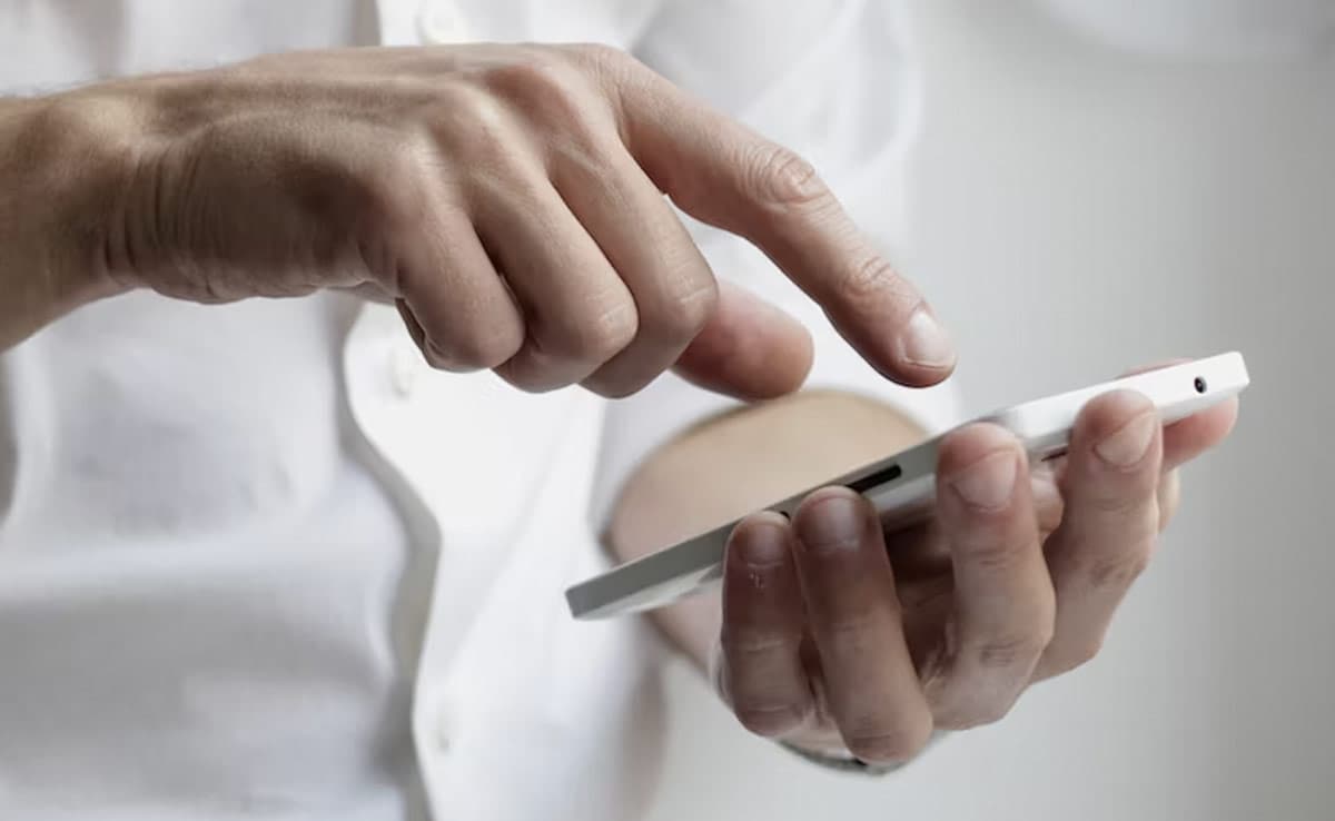 Teacher Shares Heartfelt Message He Received From Student After 20 Years, Internet Reacts Teacher Shares Heartfelt Message He Received From Student After 20 Years, Internet Reacts