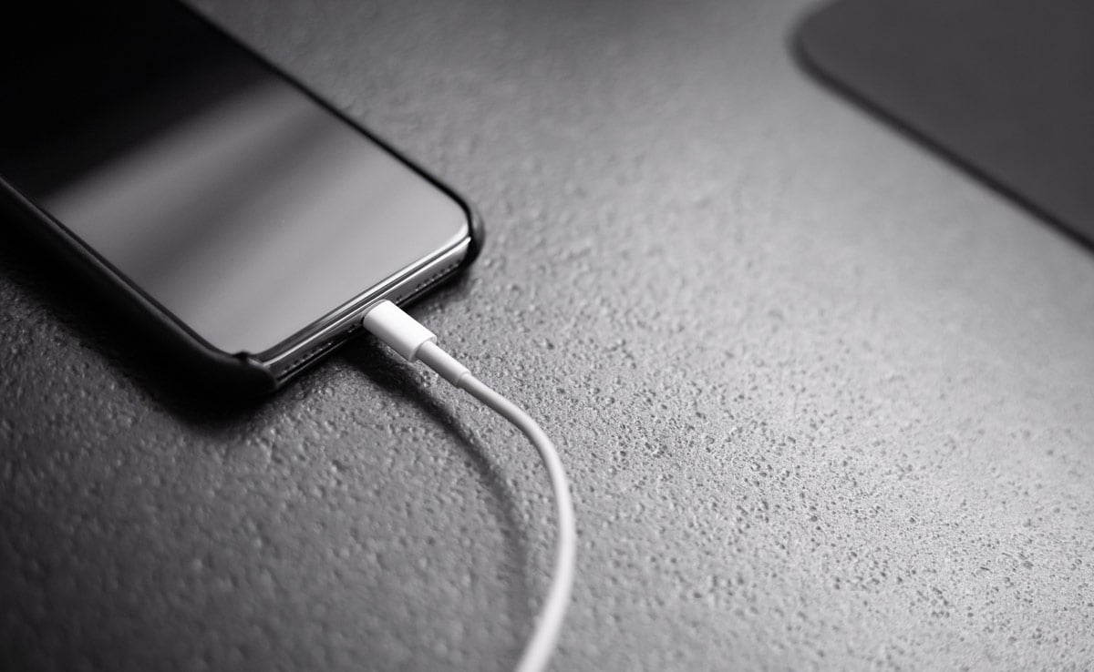 ”Stealing Electricity”: Man Claims His Boss Yelled At Him For Charging Phone At Work ”Stealing Electricity”: Man Claims His Boss Yelled At Him For Charging Phone At Work