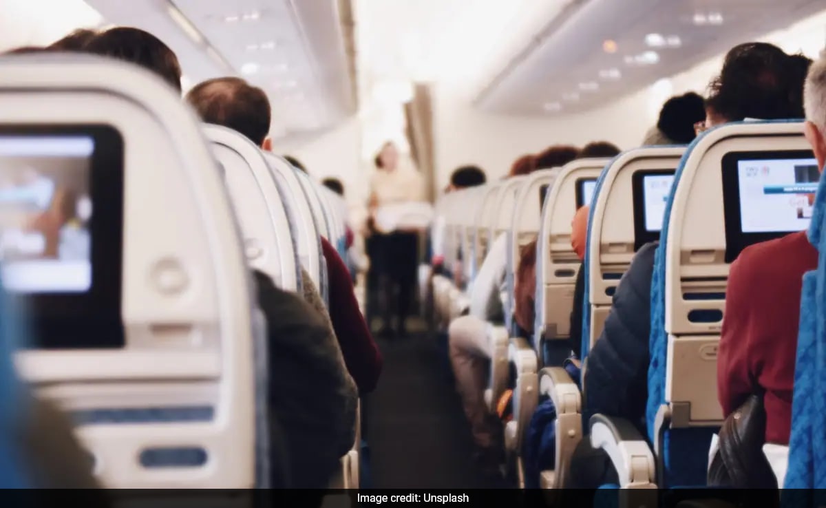 “Smell Is Horrendous”: Plane Passenger Appalled As Couple Changes Baby’s “Poopy Diaper” At Seat “Smell Is Horrendous”: Plane Passenger Appalled As Couple Changes Baby’s “Poopy Diaper” At Seat