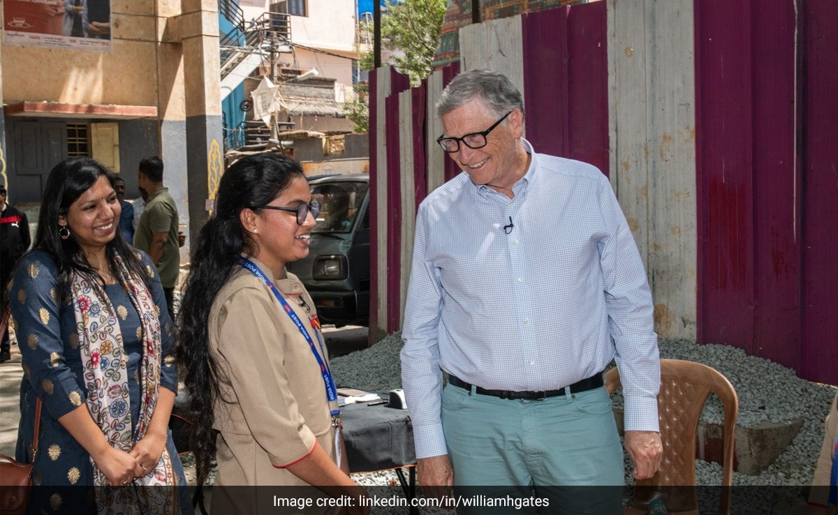 "A Remarkable Woman": Bill Gates Posts Picture With Indian Postal Worker "A Remarkable Woman": Bill Gates Posts Picture With Indian Postal Worker