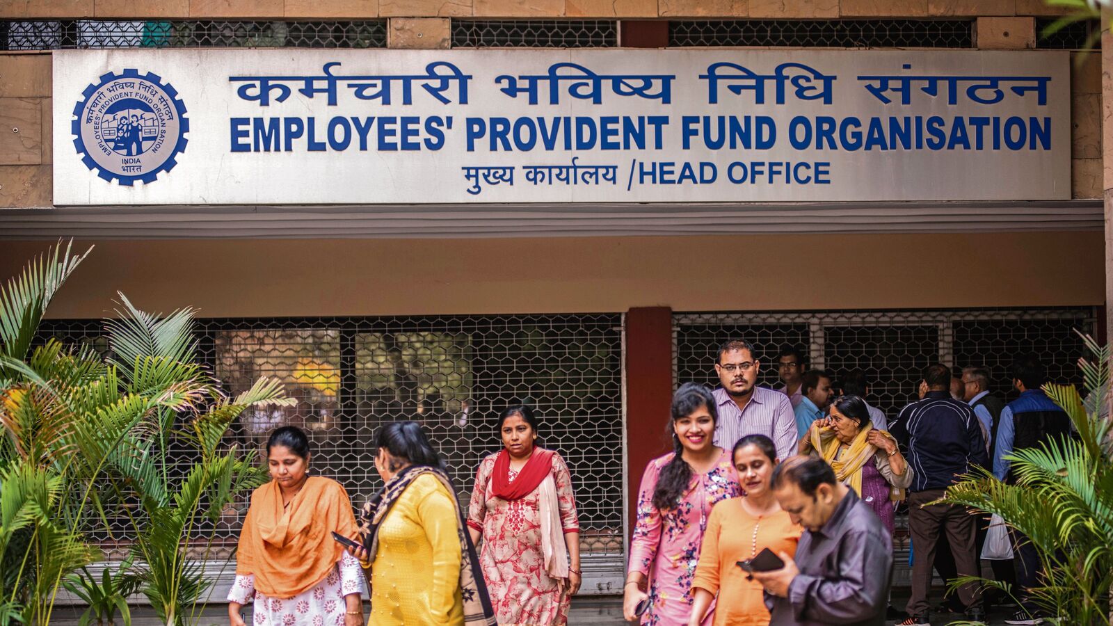 EPFO alert! Auto settlement limit for advance claims raised from  ₹1 lakh to  ₹5 lakh for faster fund access | Mint