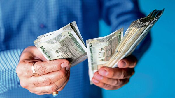 SBI vs LIC: Know details before investing in annuity deposit scheme SBI vs LIC: Know details before investing in annuity deposit scheme