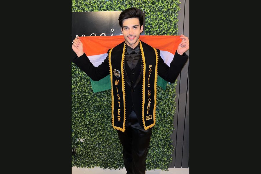 In a historic first, India’s Neil Aryan Thakur becomes the first Asian to win Mr. Pacific Universe title In a historic first, India’s Neil Aryan Thakur becomes the first Asian to win Mr. Pacific Universe title