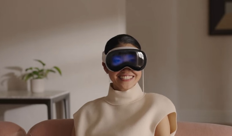 You can see through the screen of Apple Vision Pro 